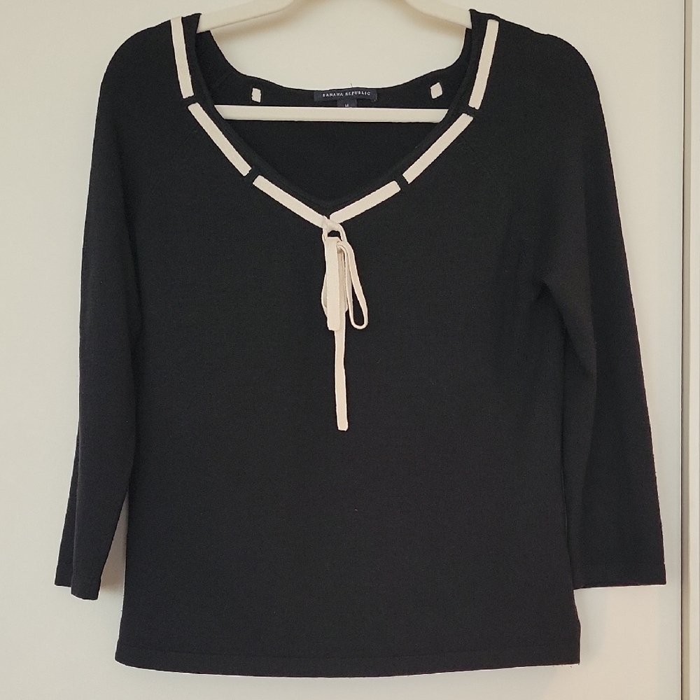 Banana Republic Black and Cream 3/4th Sleeve Top - M